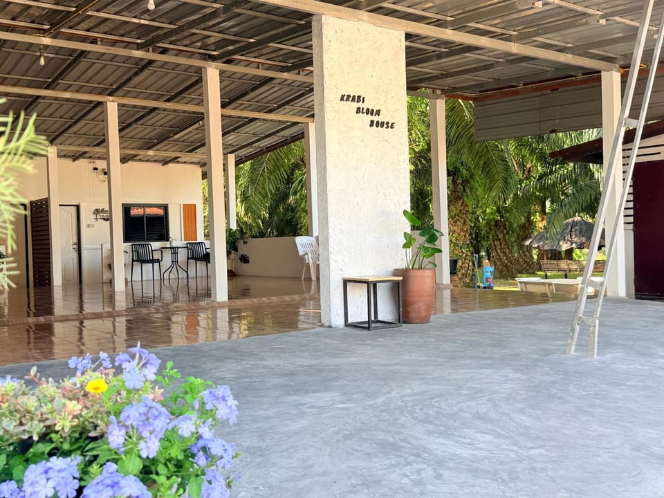 Krabi Bloom House Bed and Breakfast in Krabi Changwat