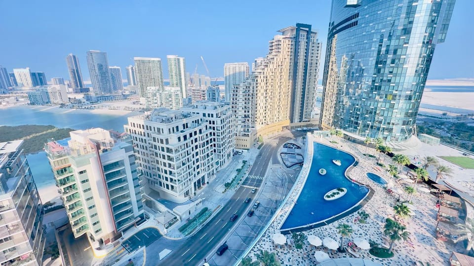 City view, Pool view