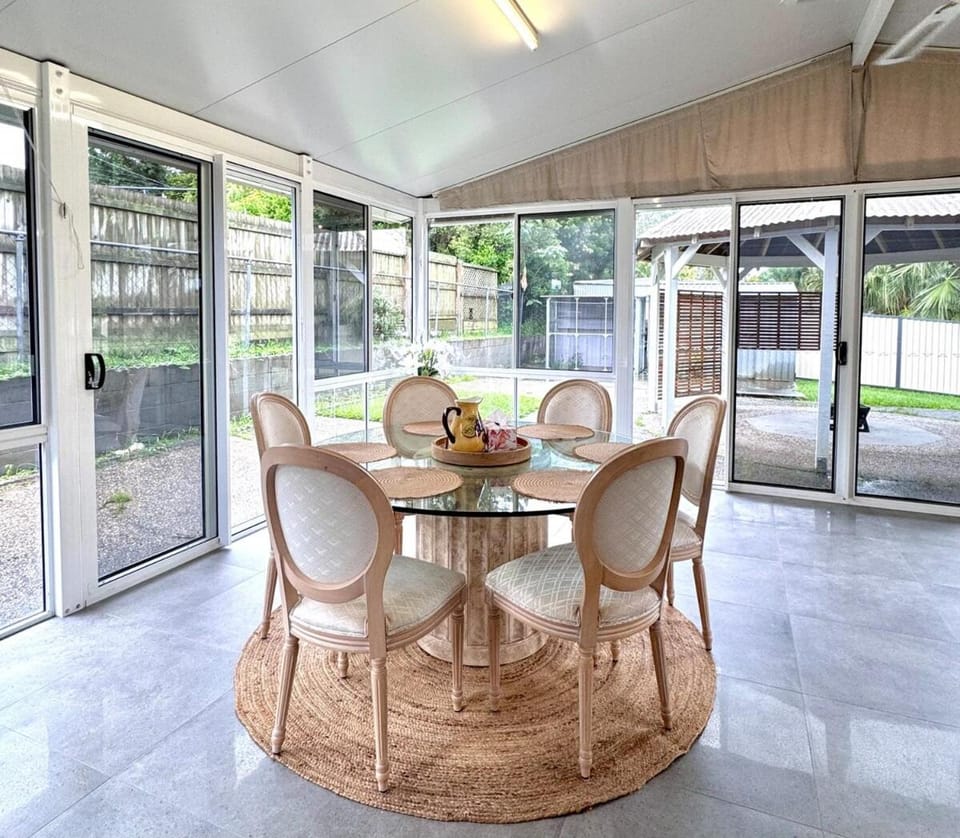 Cozy Family Home at Loganholme House in Loganholme