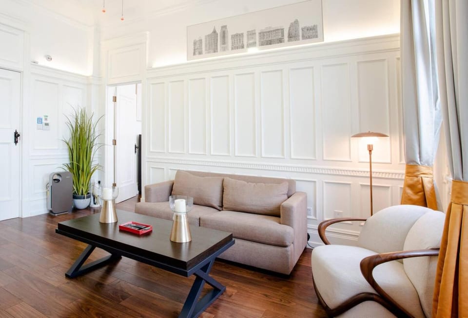 Living room, Seating area