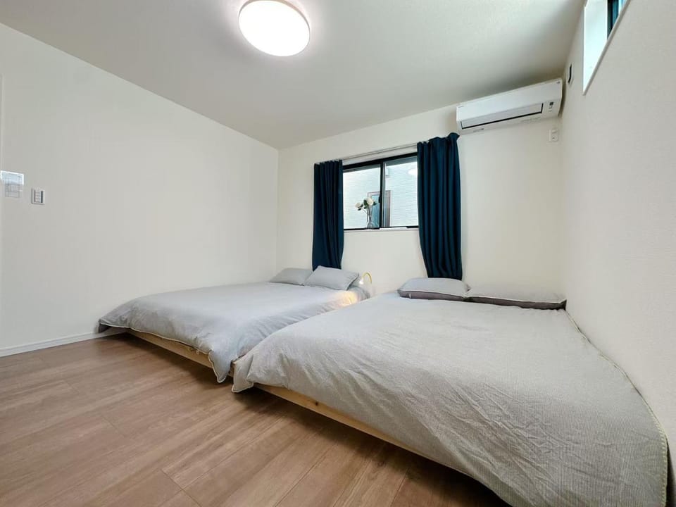 Bed, Bedroom, air conditioner
