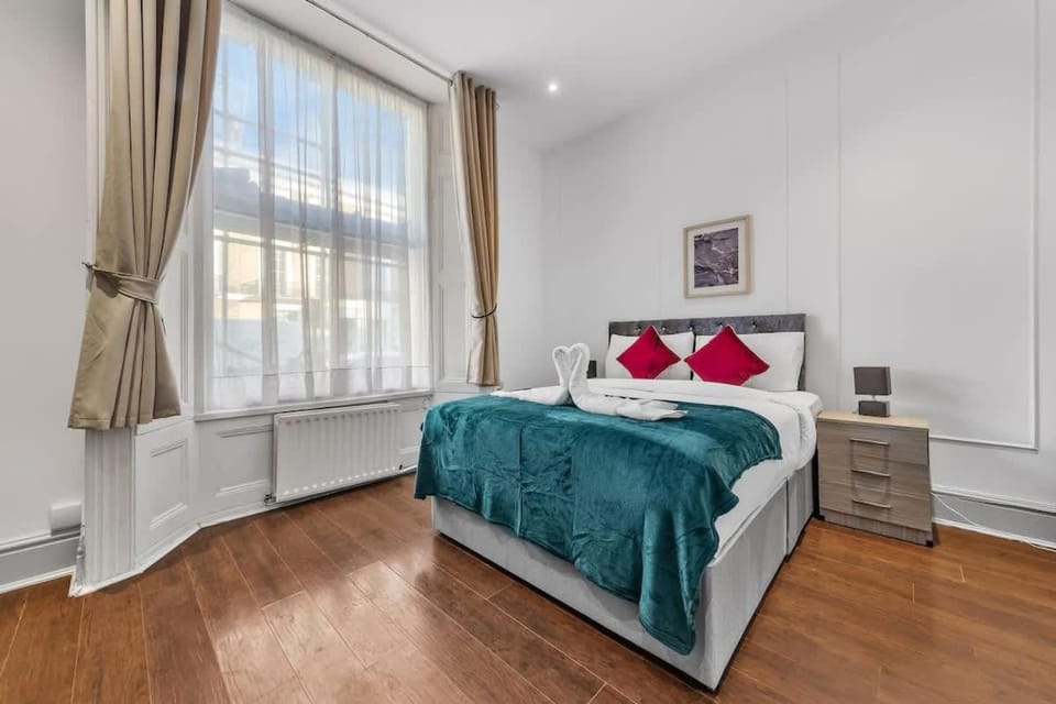 Notting Hill Neighbour - 2BR Designer Stay, Moments from Harrods for Beautiful London Nights Apartment in City of Westminster