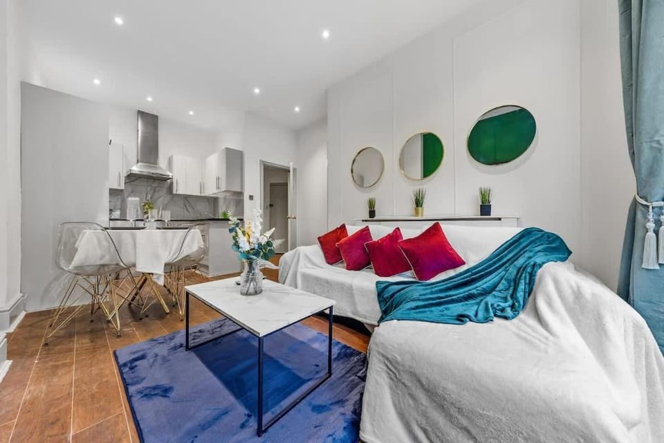 Notting Hill Neighbour - 2BR Designer Stay, Moments from Harrods for Beautiful London Nights Apartment in City of Westminster
