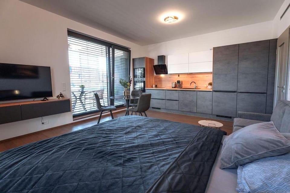Bed, Seating area