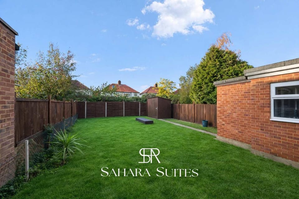 Property building, Day, Garden, Garden view
