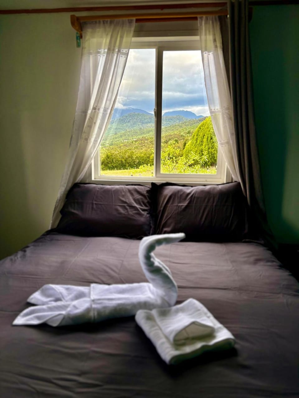 Carretera Austral, Cabaña entre Mar y Cordillera - Chaica House in Los Lagos, Chile