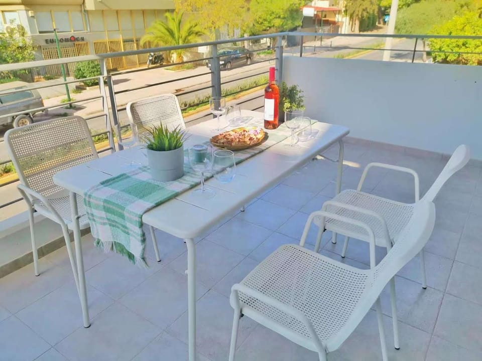 Alimos Skyline Balcony Home Apartment in Alimos