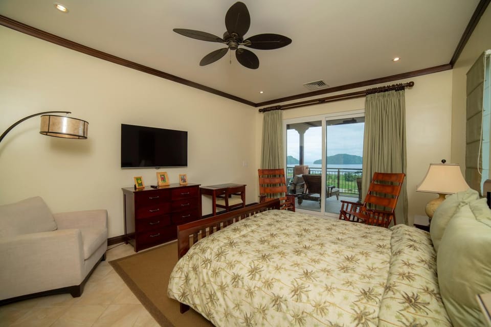 Altavista 5A 3 bdr 3 bath Ocean View Apartment in Herradura