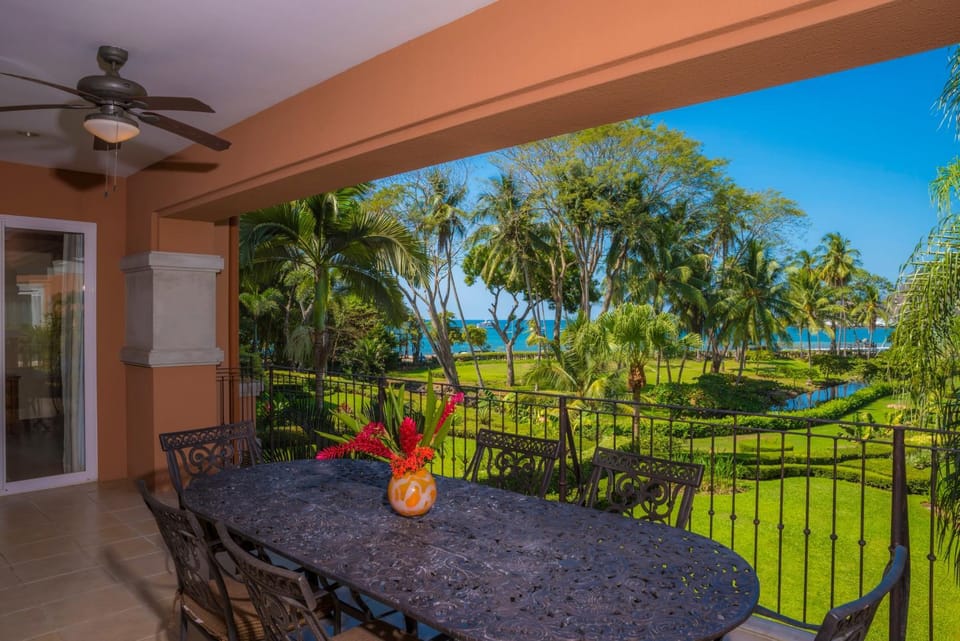 Bay Residence 7C - 3 bdr 2 bath Apartment in Herradura