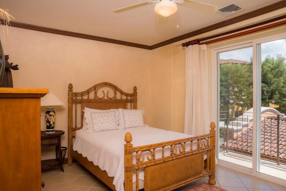 Bay Residence 7C - 3 bdr 2 bath Apartment in Herradura
