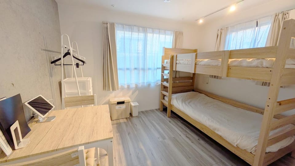Dining area, Bedroom, bunk bed