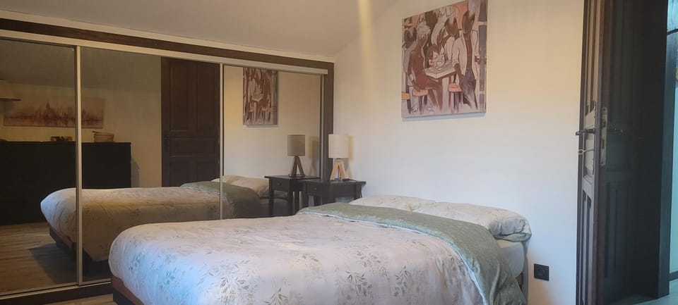 Bed, Photo of the whole room, Bedroom