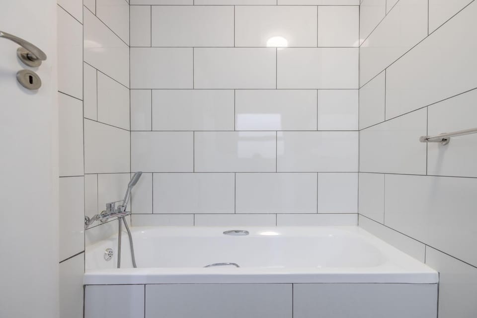 Bathroom, Bath