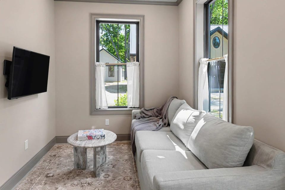Woodsage - Upscale 2 Bedroom Villa at Petite Acres Villa in New Buffalo
