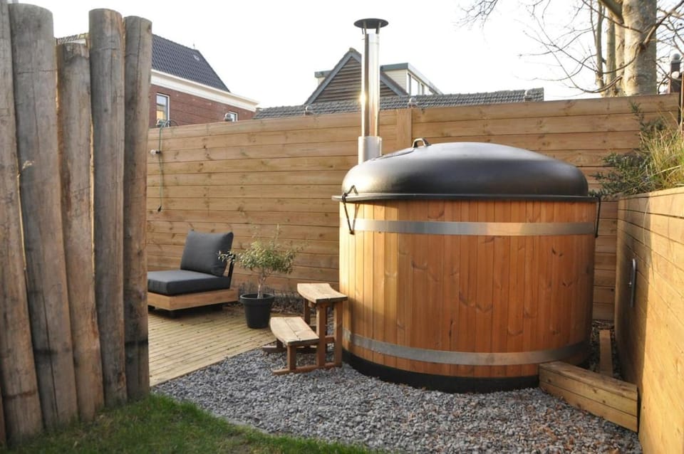 Garden, Hot Tub