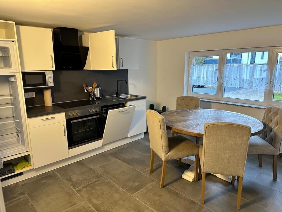 Moderne 80qm mit Terrasse, Wlan und Parkplatz - Nähe Nürburgring Apartment in Ahrweiler