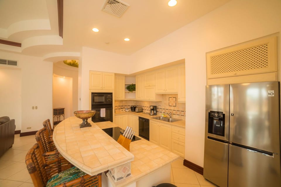 Bella Vista 2B Bedr 3 1 and a half bath Pool View House in Herradura