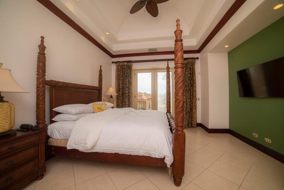 Bella Vista 2B Bedr 3 1 and a half bath Pool View House in Herradura