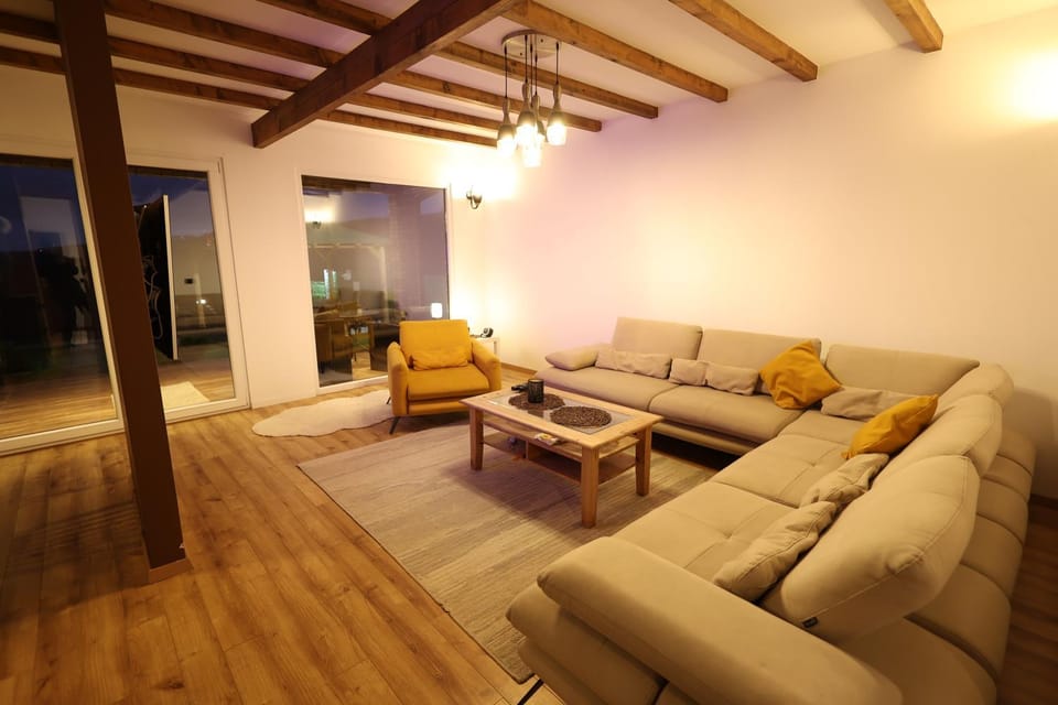 Communal lounge/ TV room, TV and multimedia, Living room