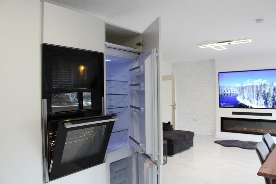 Kitchen or kitchenette, oven