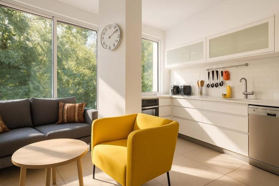 Coffee/tea facilities, Kitchen or kitchenette, Living room, Seating area, Dining area, oven, stove