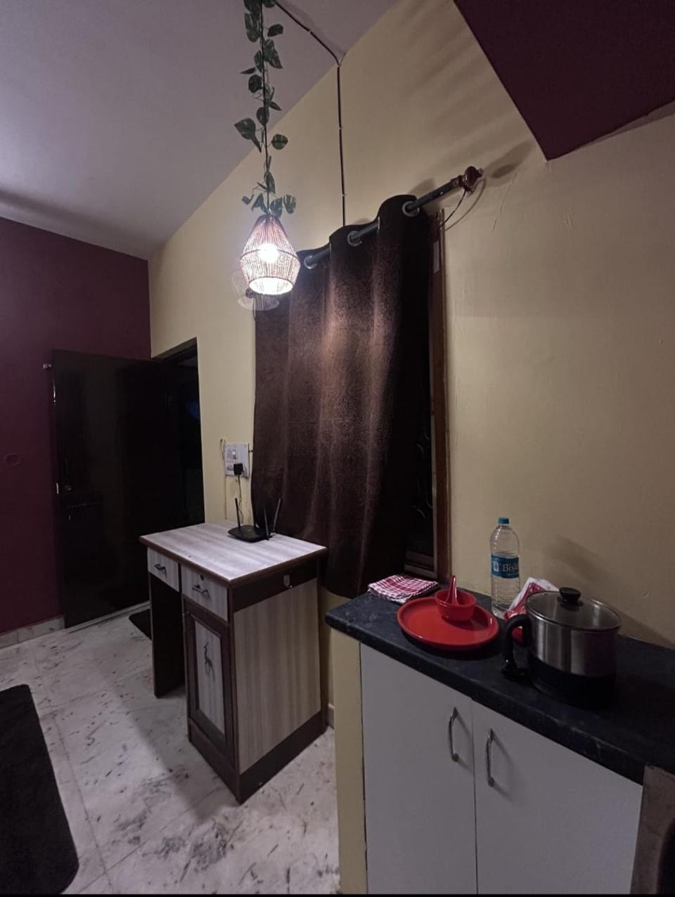 Bedroom, Food
