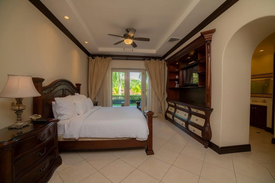 Bella Vista 3F- 3 bdr 3 1 and a half Bath Family House in Herradura