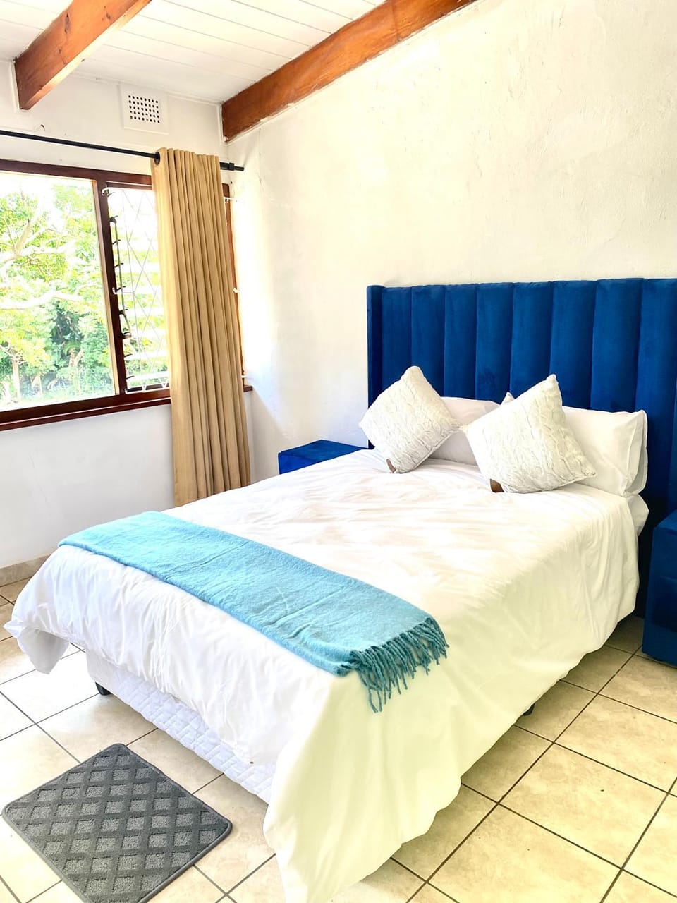 Blue Mova Self catering Guesthouse Villa in Margate