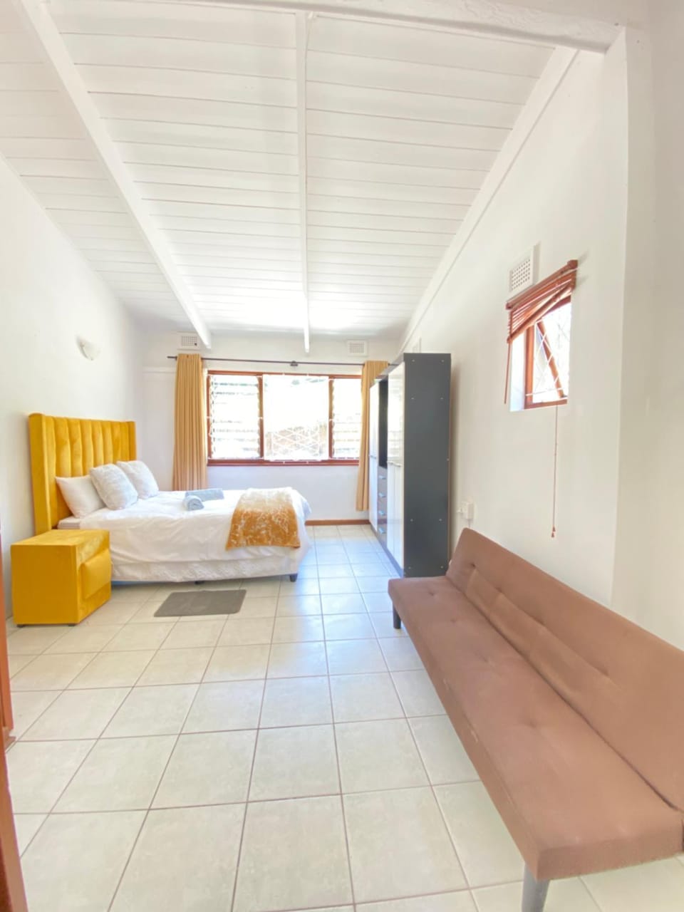 Blue Mova Self catering Guesthouse Villa in Margate