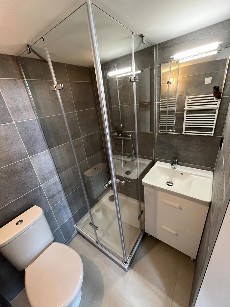 Shower, Toilet, Bathroom, towels