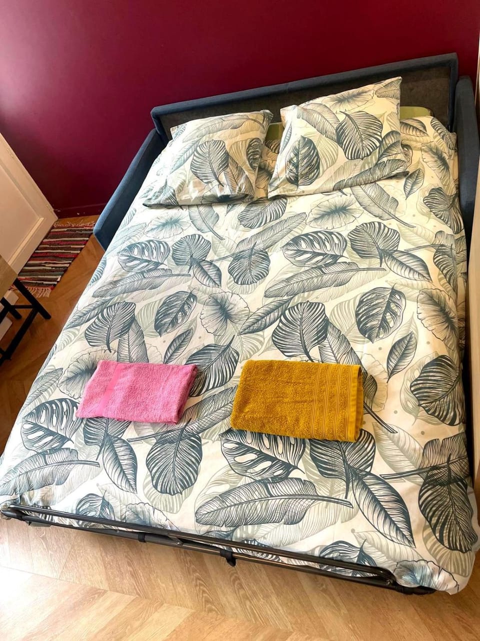 Bed, Night, Photo of the whole room, Bedroom, towels