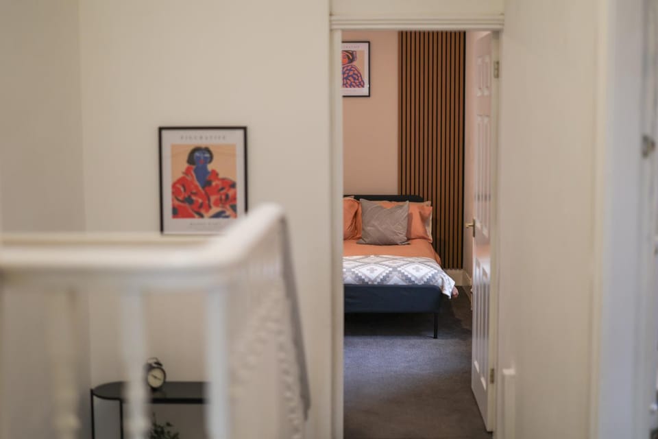 Large 4-Bedroom House Sleeps 8 - Fast WiFi - Smart TV - Air Fryer House in Newcastle upon Tyne