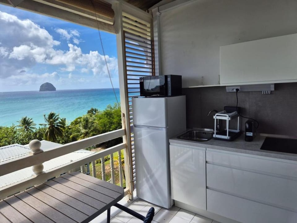 Coffee/tea facilities, Balcony/Terrace, Kitchen or kitchenette, Sea view, stove, toaster