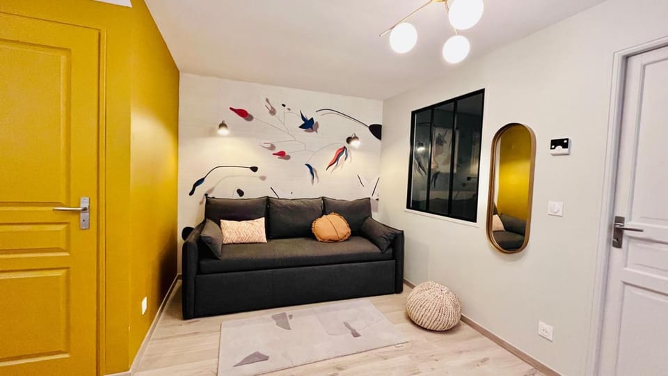 Bed, TV and multimedia, Living room, Bedroom
