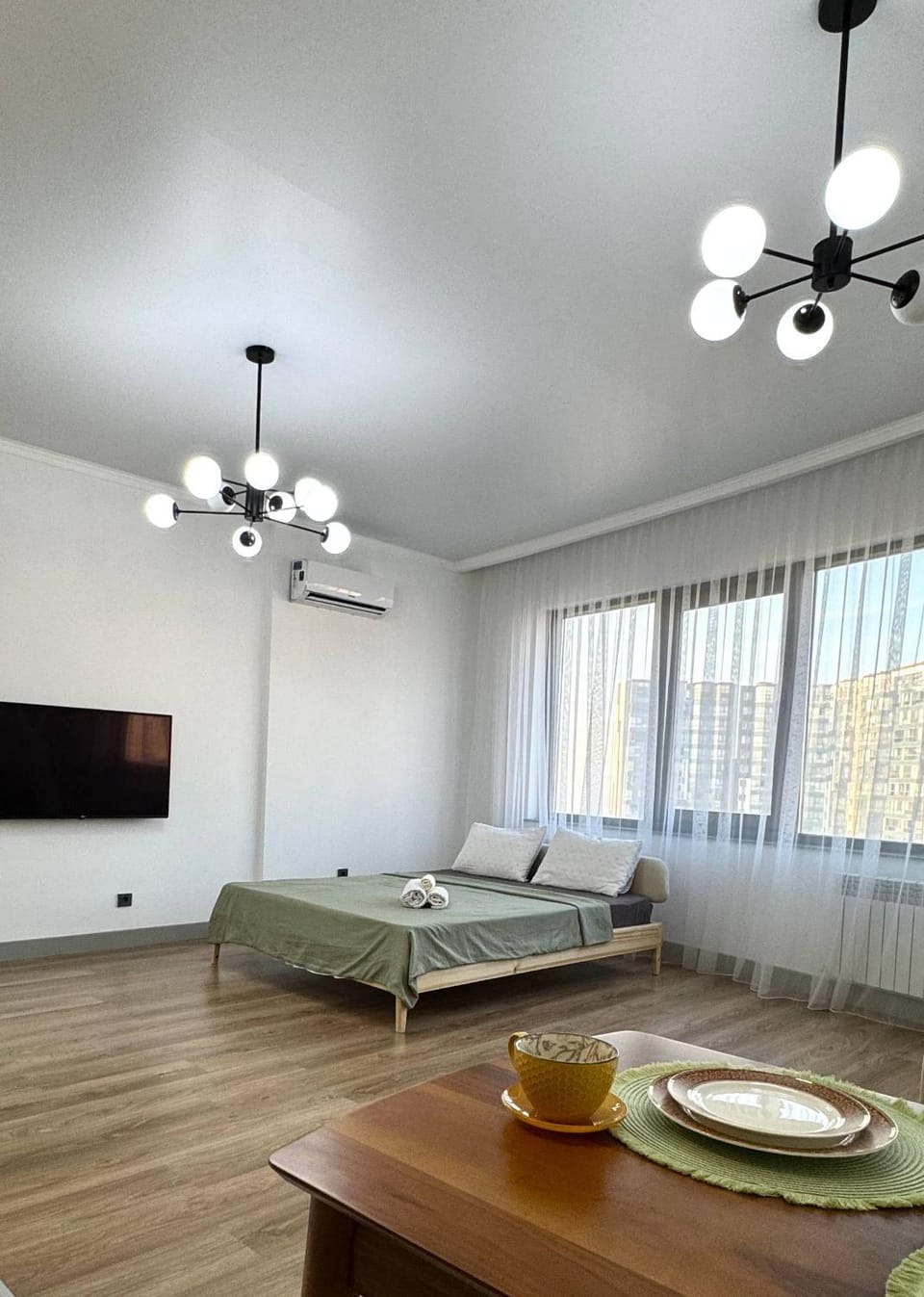 Bed, TV and multimedia, Photo of the whole room, Seating area, Bedroom, air conditioner