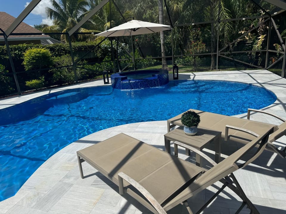 Three-Bedroom House - Best area-Heated Pool-Spa and Sauna Close to Beaches House in Lantana