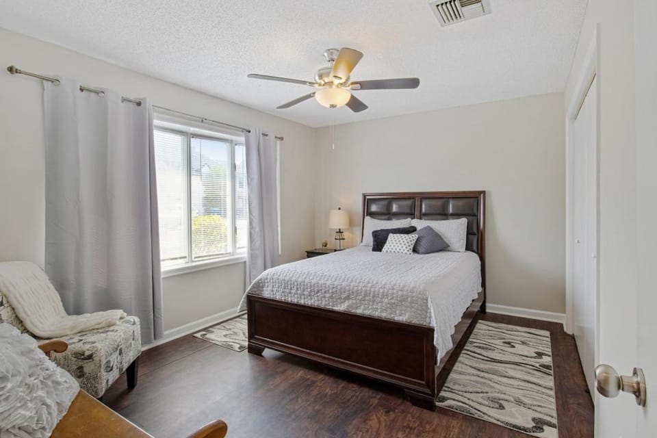 Three bedroom townhome Apartment in Scott