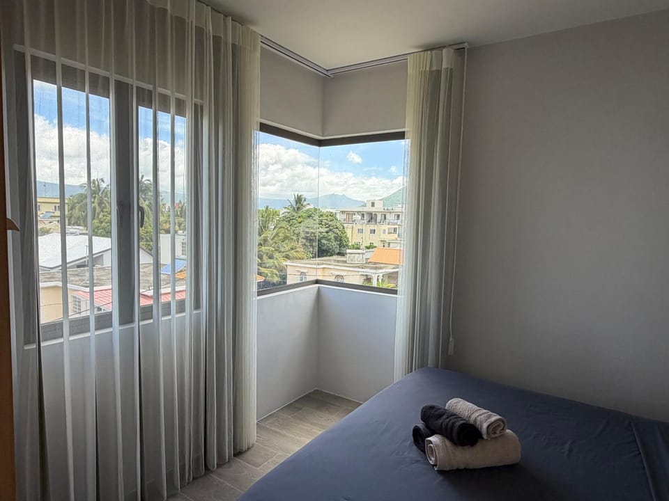 Modern 2BR Apartment with Mountain View, Near Beach Apartment in Flic en Flac