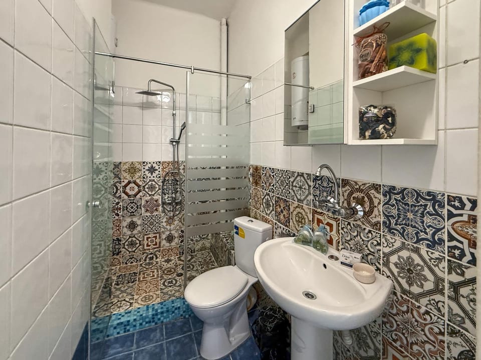 Shower, Toilet, Bathroom