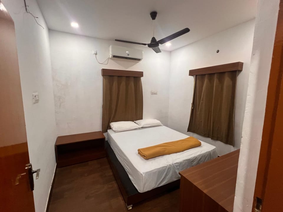 Bed, Bedroom, air conditioner