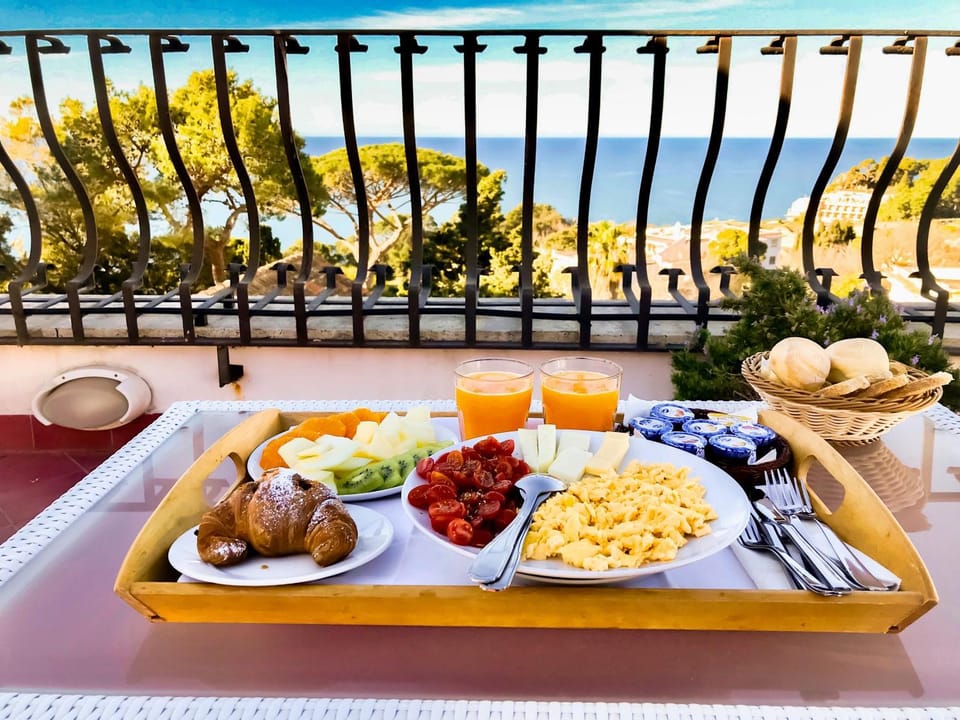 Food and drinks, Sea view, Breakfast, Continental breakfast, Drinks