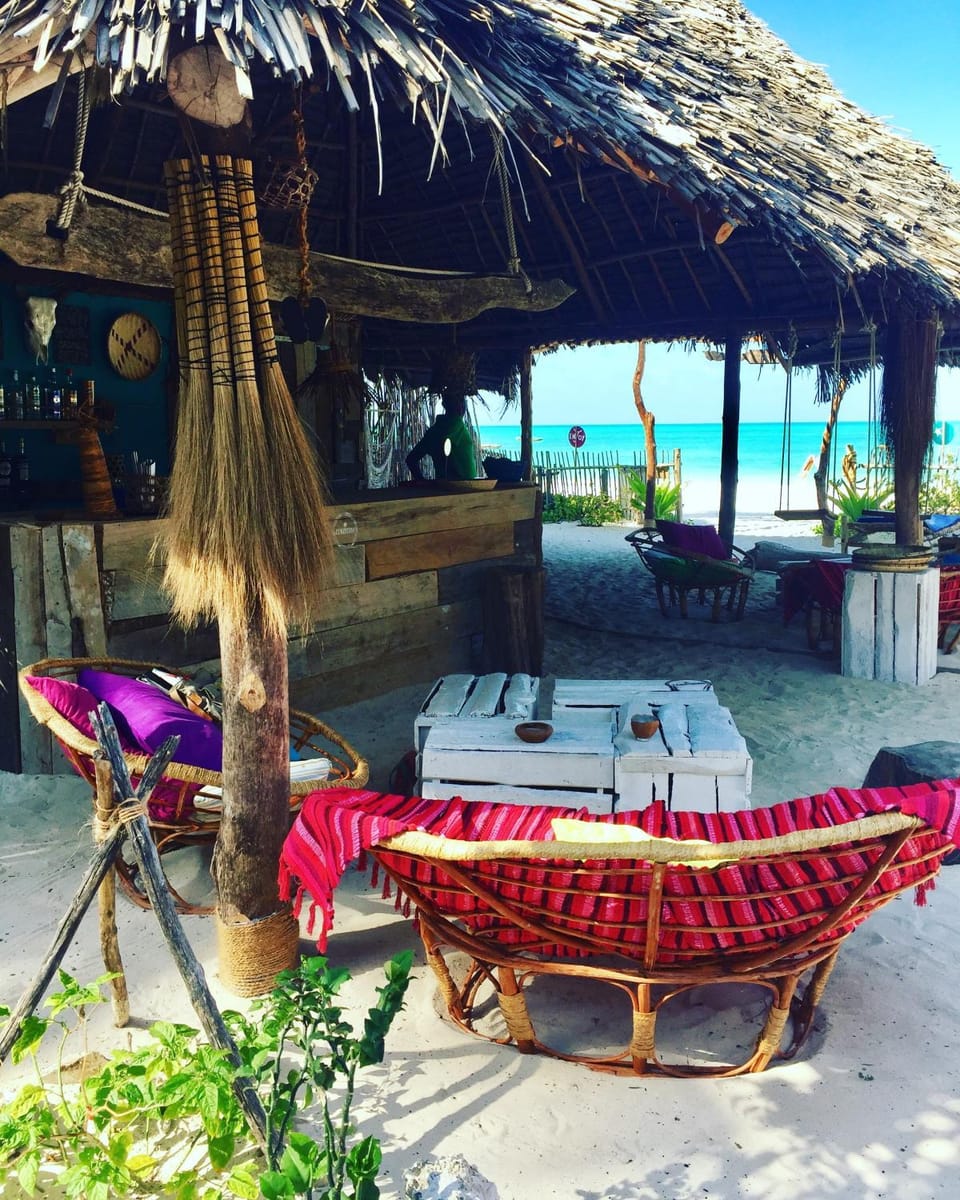 Restaurant/places to eat, BBQ facilities, Lounge or bar, Beach, Sea view, Drinks, Alcoholic drinks, Non alcoholic drinks