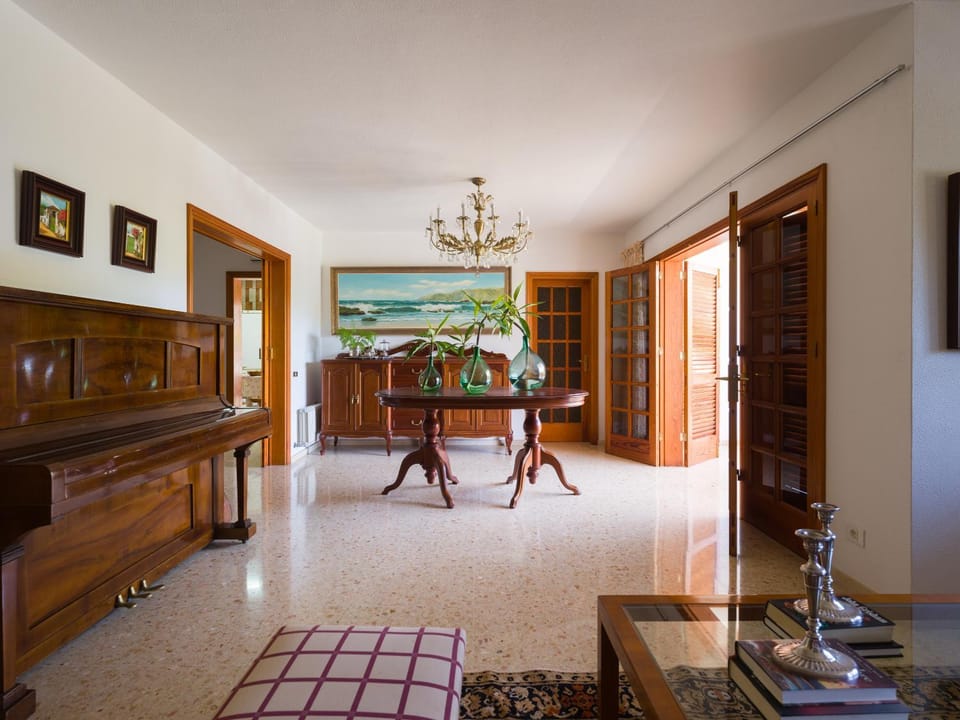 Communal lounge/ TV room, Living room, Seating area, Dining area