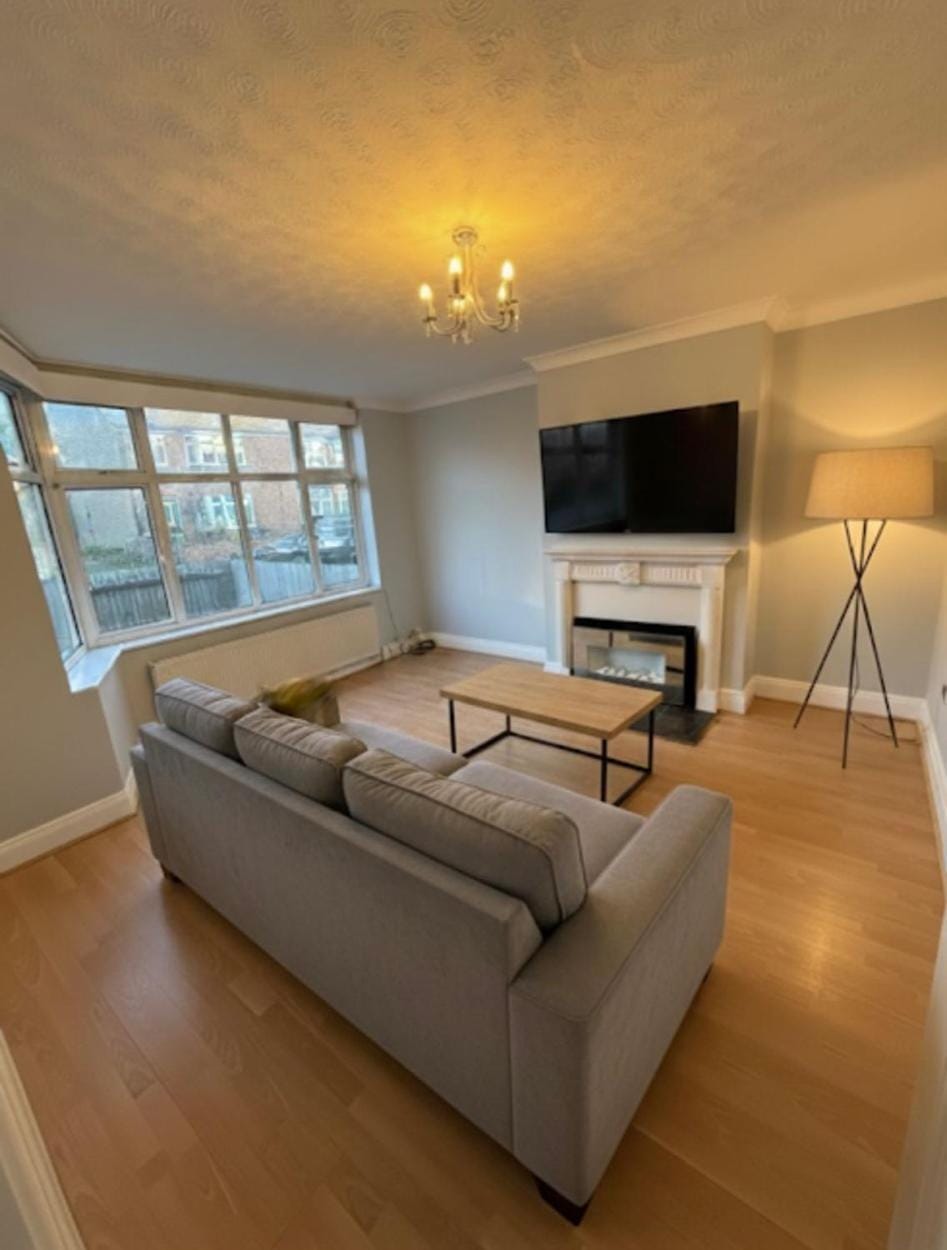 Gravesend - 4 bedroom house great for contractors Apartment in Gravesend