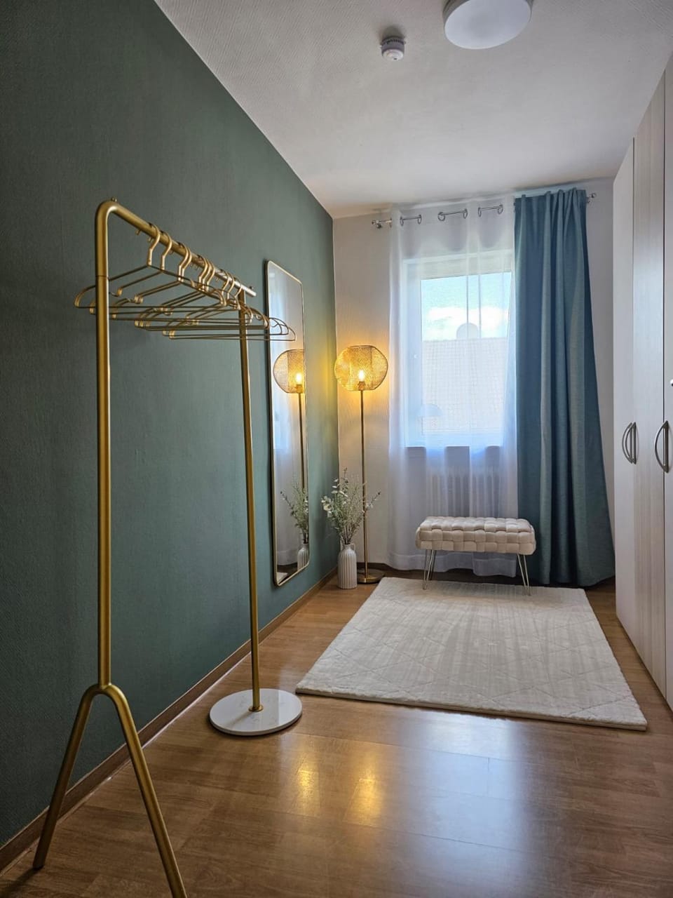 Photo of the whole room, wardrobe