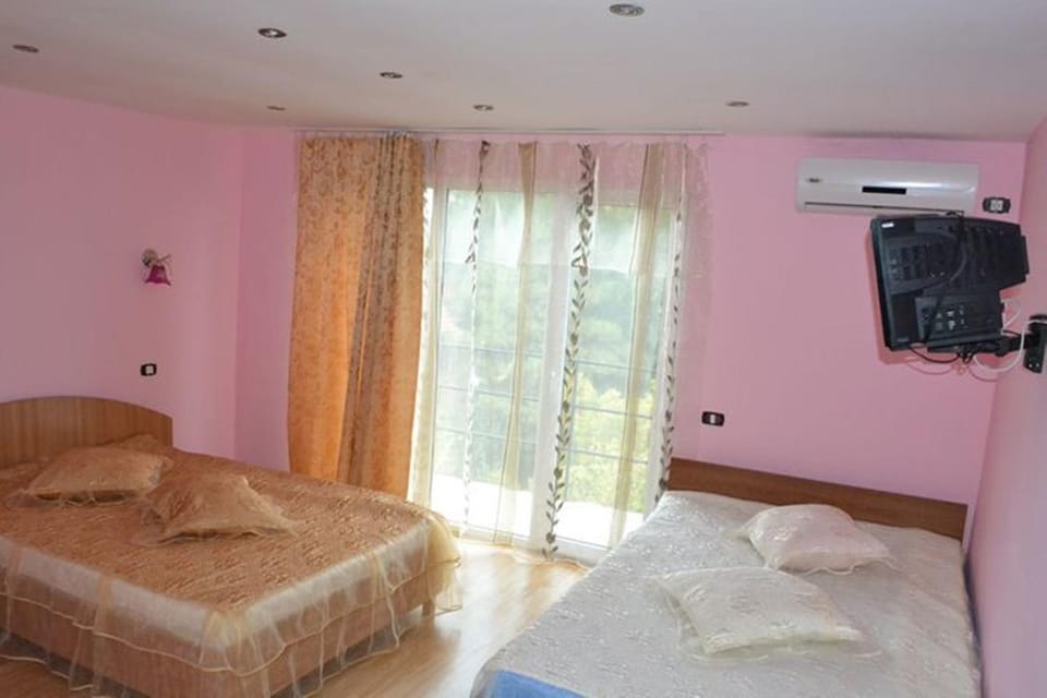 Day, Photo of the whole room