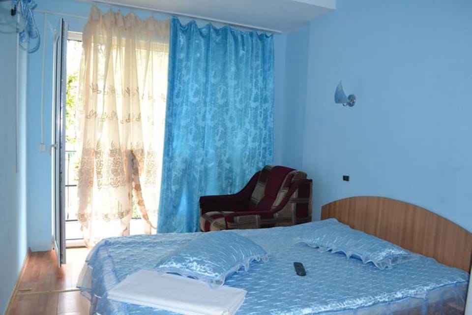 Day, Photo of the whole room
