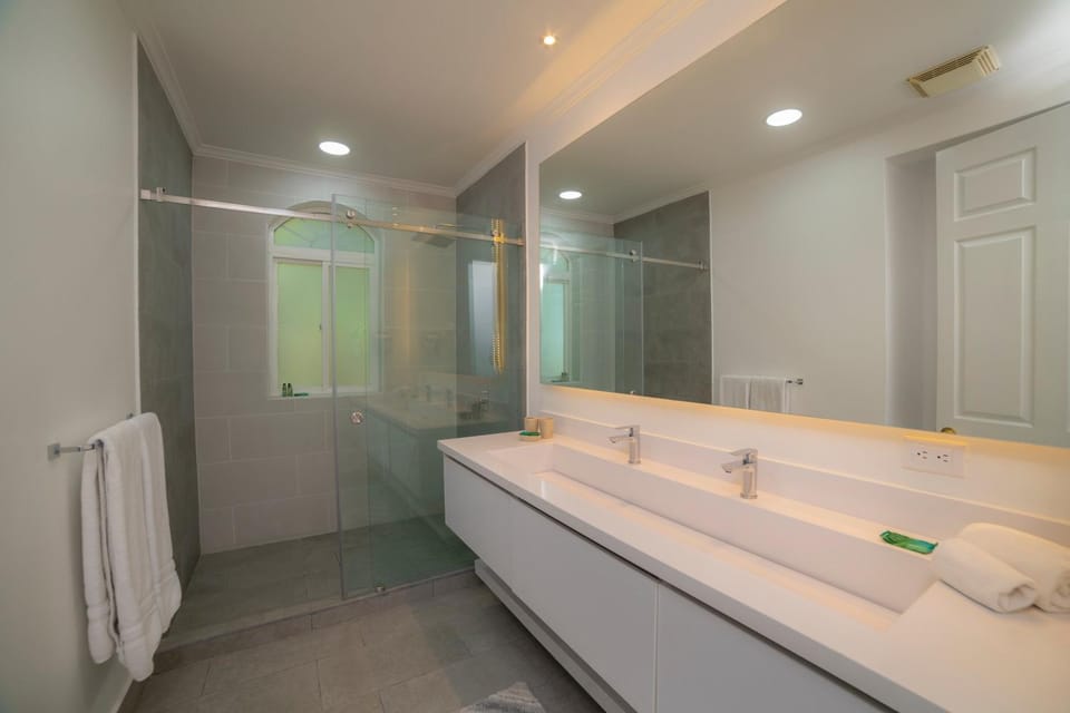 Colina 5D - 3 bdr 2 bath Family House in Herradura