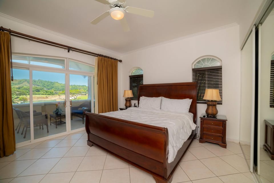 Colina 5D - 3 bdr 2 bath Family House in Herradura