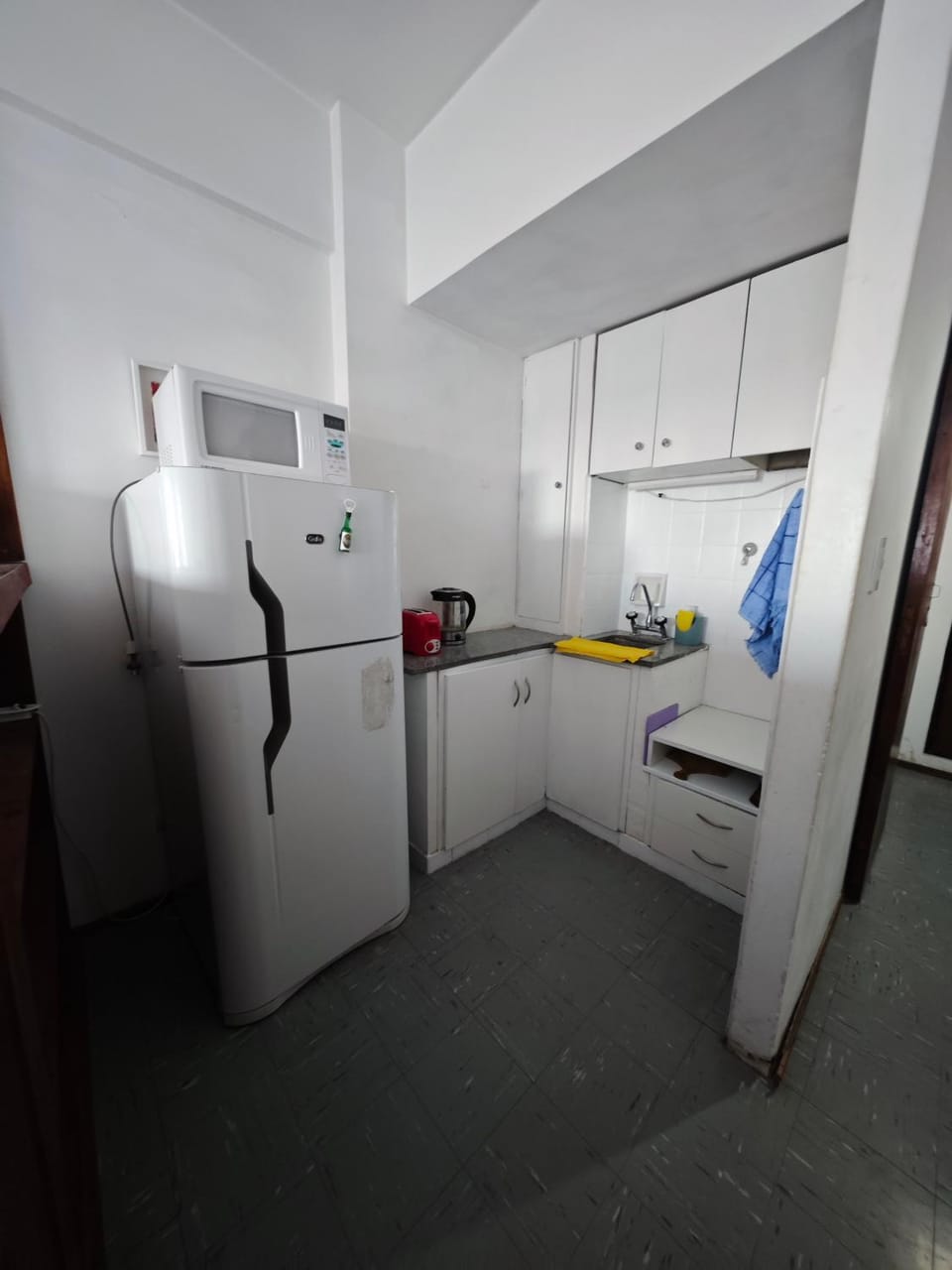 Kitchen or kitchenette, oven